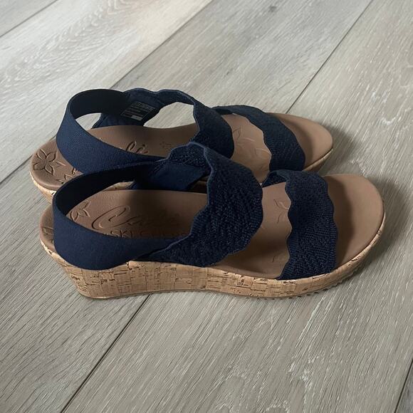 Skechers 'Beverlee' Women's 9 Wedge Comfort Sandal Navy Blue Crochet Strap - Picture 2 of 9